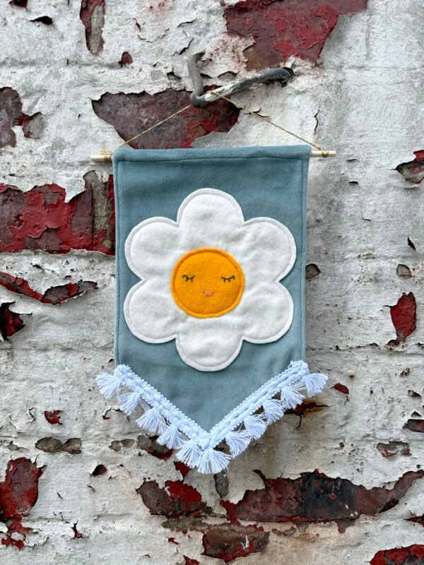 Charming Daisy Banner